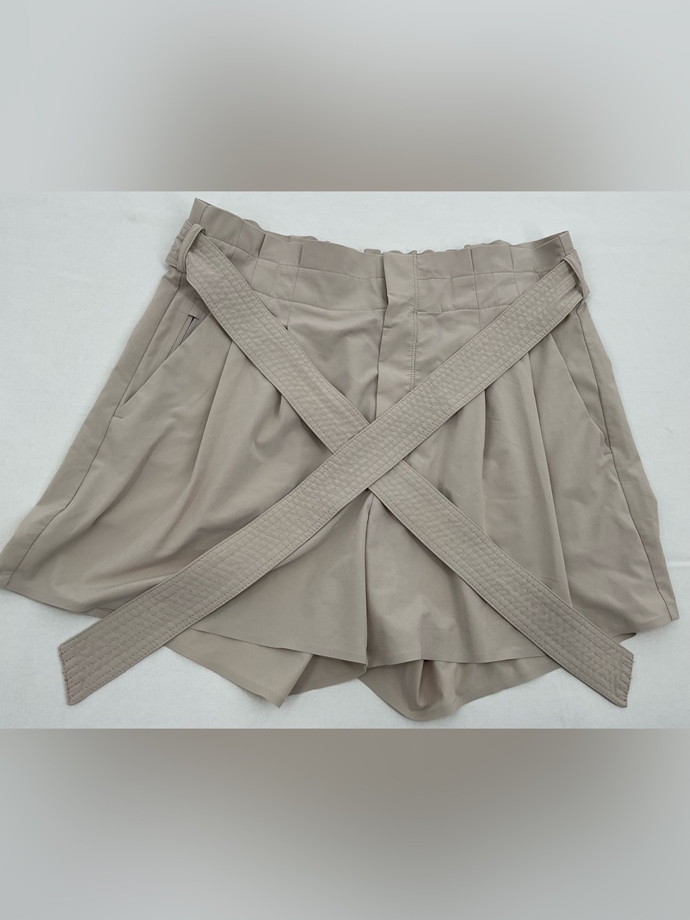 Athleta Skyline Short II Tan Paperbag Waist Tie Belt Travel Hiking Short Size 10
